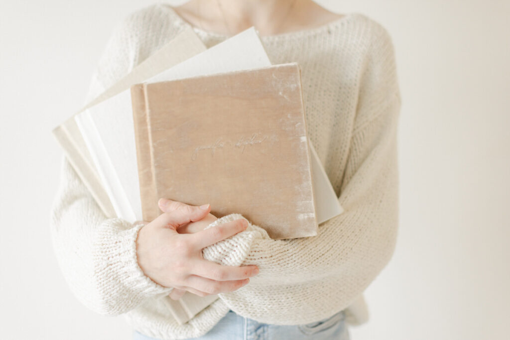 An example picture of the photo album included in the maternity and newborn photography bundle.