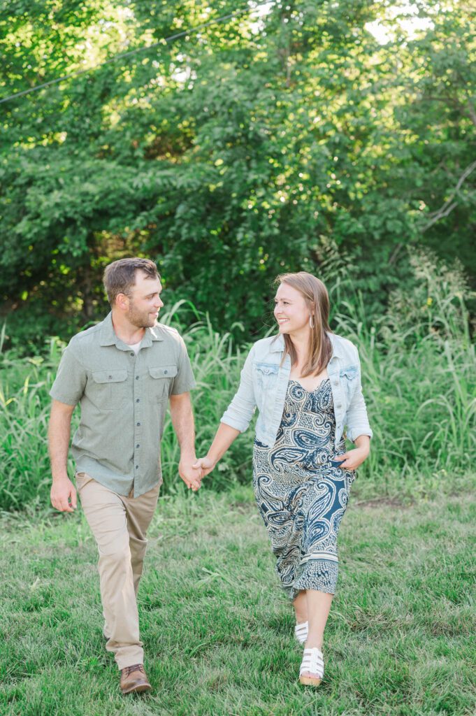 An extended family gets together on family farm for their photo session in Lexington, KY