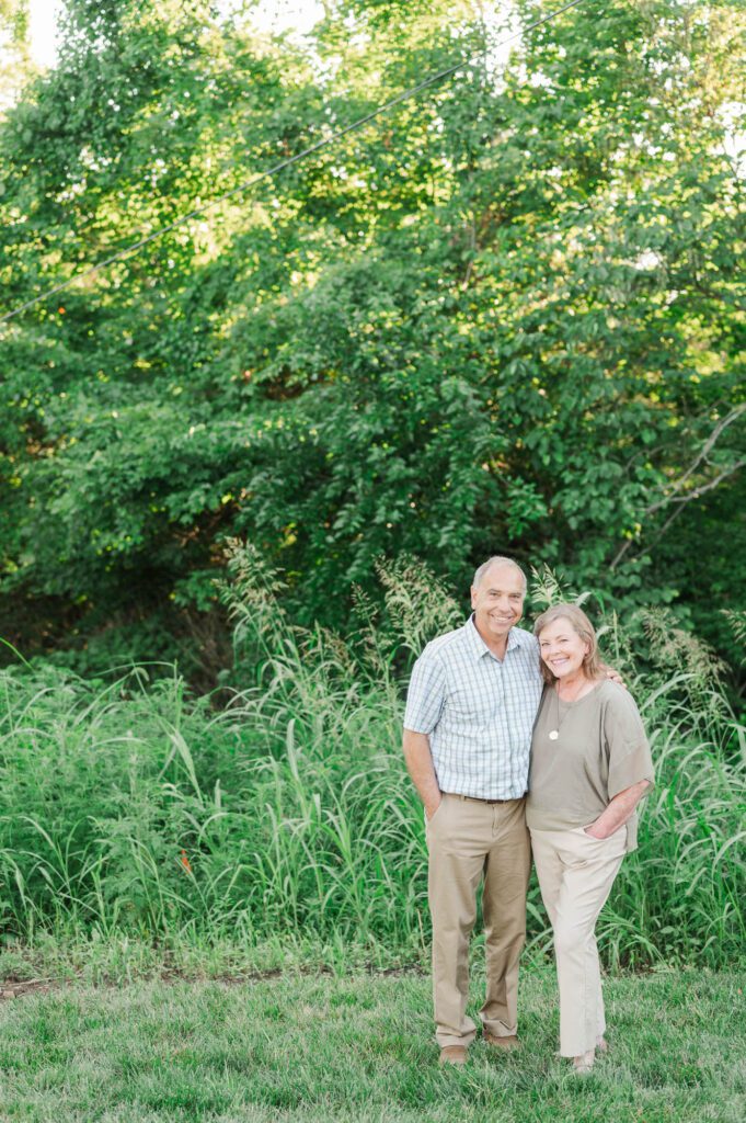 An extended family gets together on family farm for their photo session in Lexington, KY