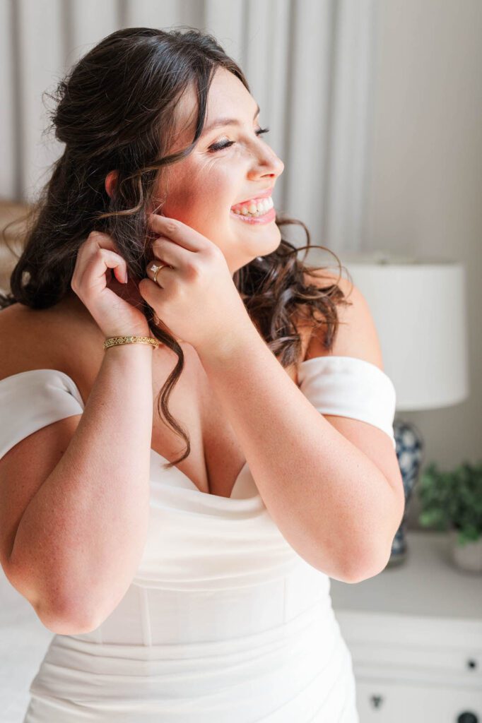 Bride gets ready for her wedding day at The Presley House Riverview in Warsaw, KY