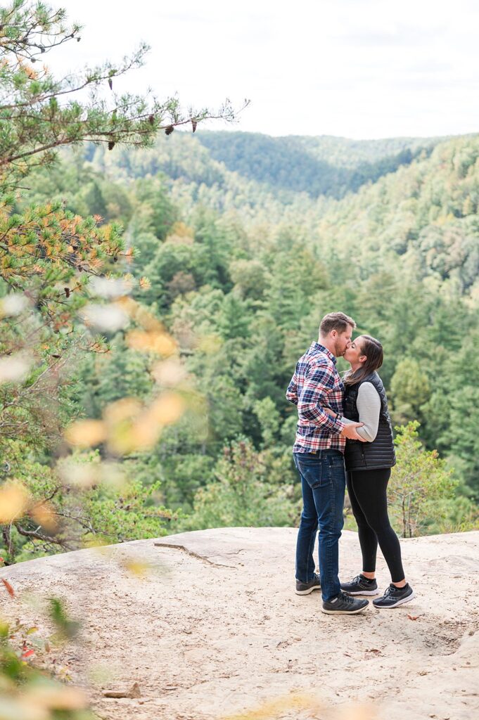 Couple in Red River Gorge for their engagement photos