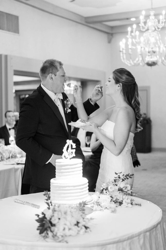 Bride and groom cut the cake for their wedding at Kenwood Country Club