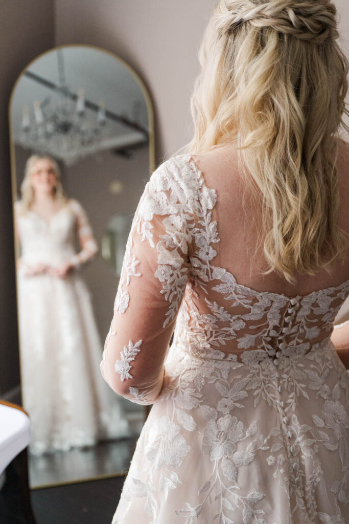 Bride gets ready for wedding day at The Gatewood in La Grange, KY