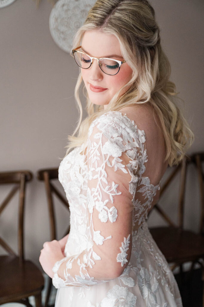 Bride gets ready for wedding day at The Gatewood in La Grange, KY