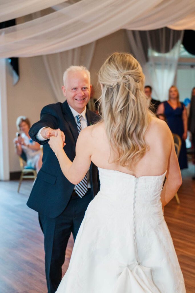 Father-daughter dance at a Gardencourt wedding day