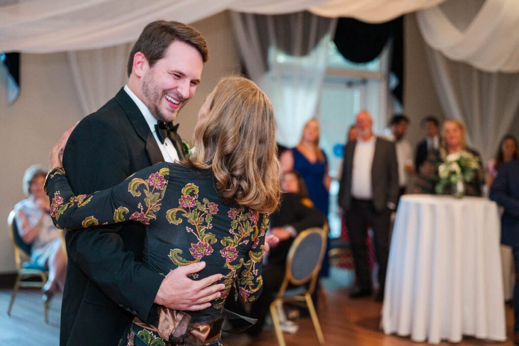 Mother-son dance at a Gardencourt wedding day