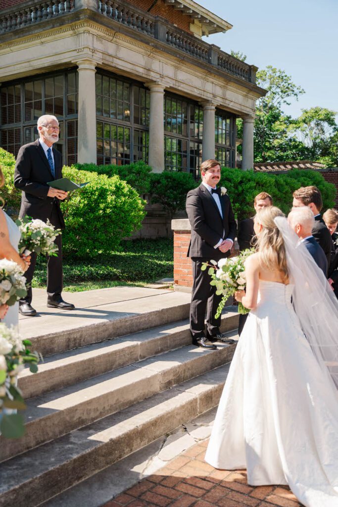 Wedding ceremony at Gardencourt in Louisville, KY