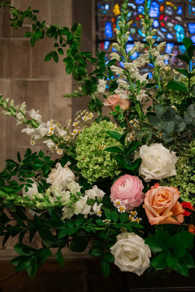 Wedding flowers by Patrick Howard at Duncan Memorial Chapel