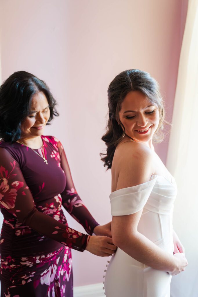 Bride gets ready for her wedding day at The Bell House in Lexington, Ky.