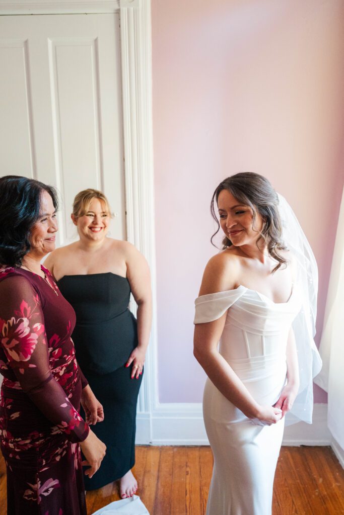 Bride gets ready for her wedding day at The Bell House in Lexington, Ky.