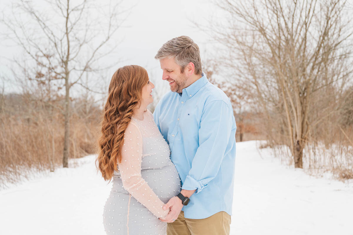 A winter maternity session at Beckley Creek Park. Louisville Newborn Photographer. Photos by Michelle Bordenkircher Photography.